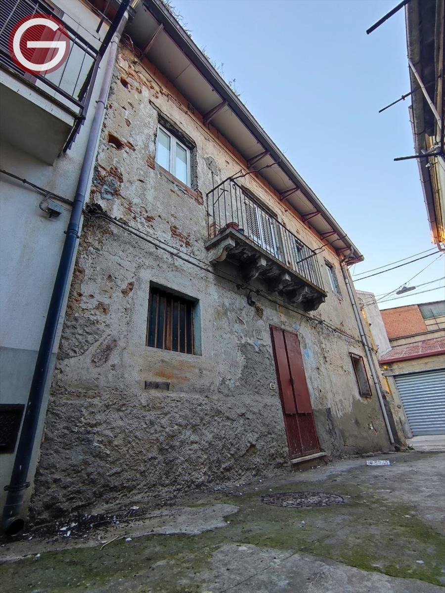 Casa indipendente da ristrutturare, Polistena centrale