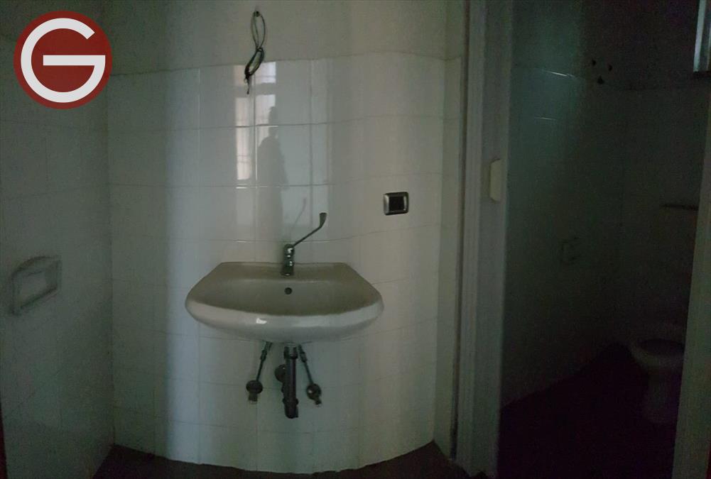 Locale commerciale in vendita in via san giovanni de rossi 51, Taurianova