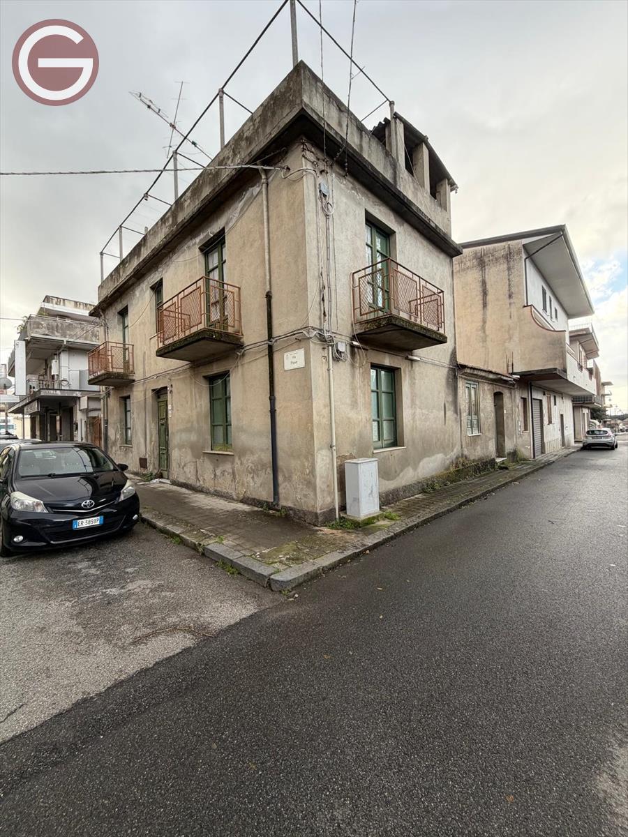 Casa indipendente con giardino, Taurianova centrale