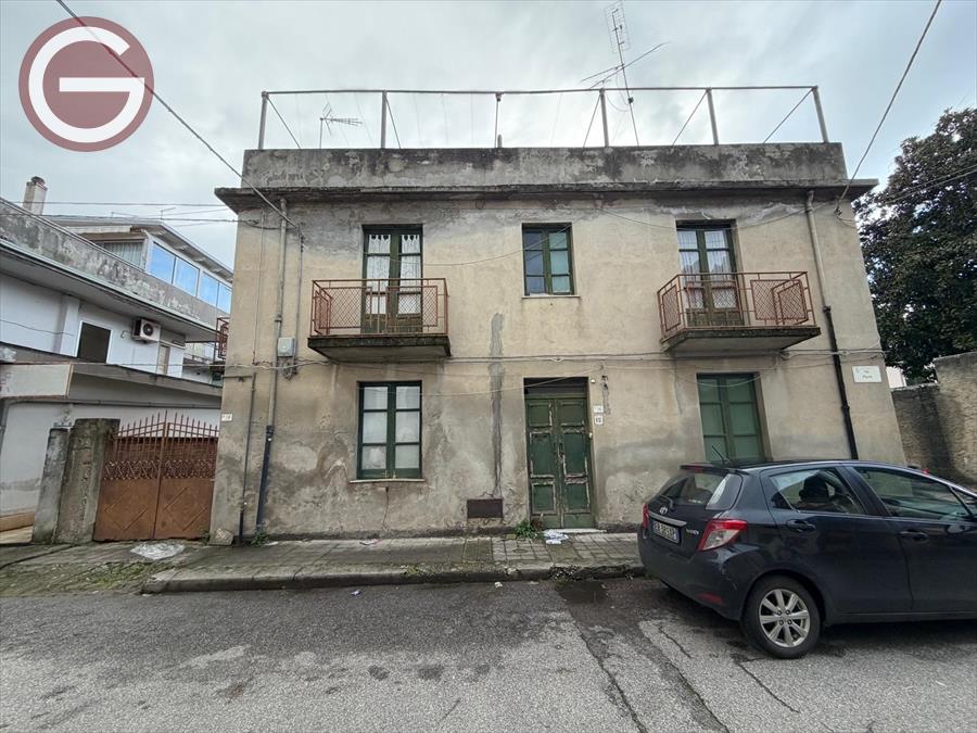 Casa indipendente con giardino, Taurianova centrale