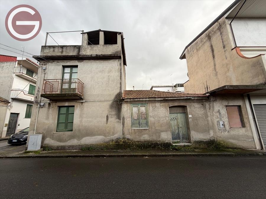 Casa indipendente con giardino, Taurianova centrale
