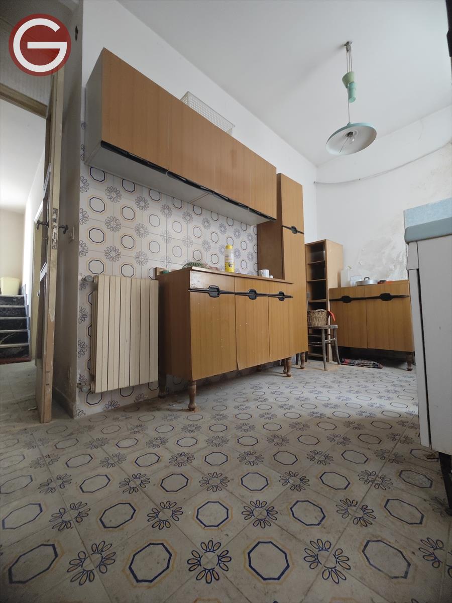 Casa indipendente da ristrutturare, Polistena centrale