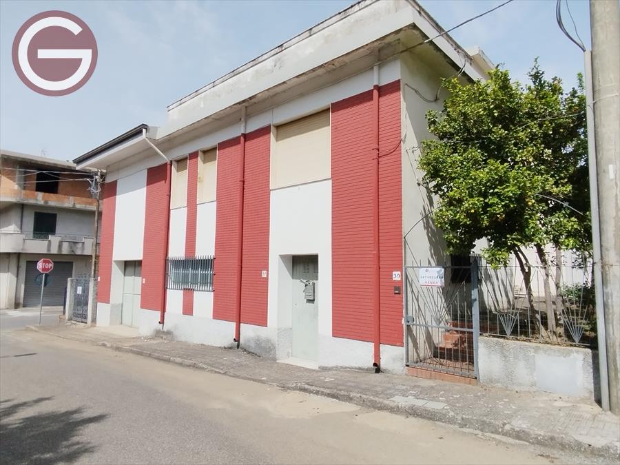 Casa indipendente con giardino, Cinquefrondi centrale