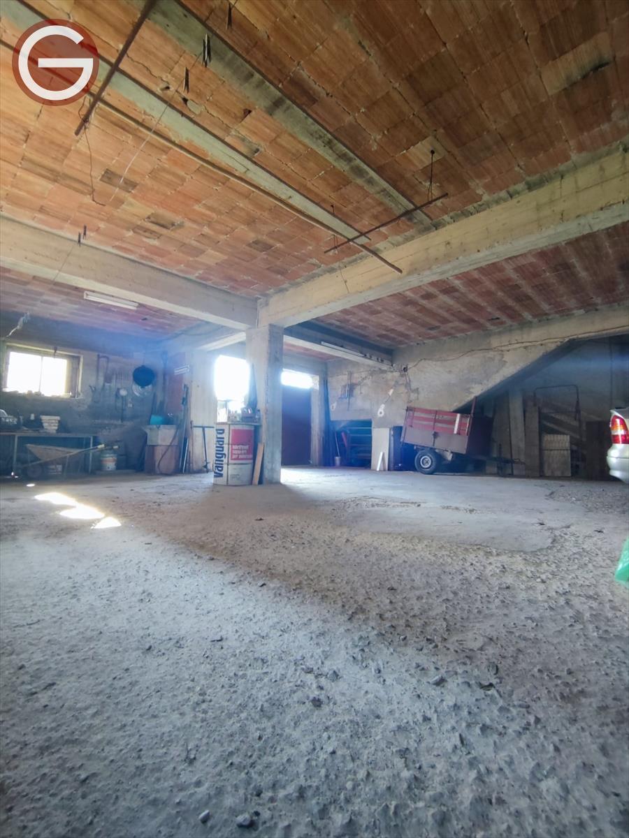 Casa indipendente con box, Cinquefrondi centrale