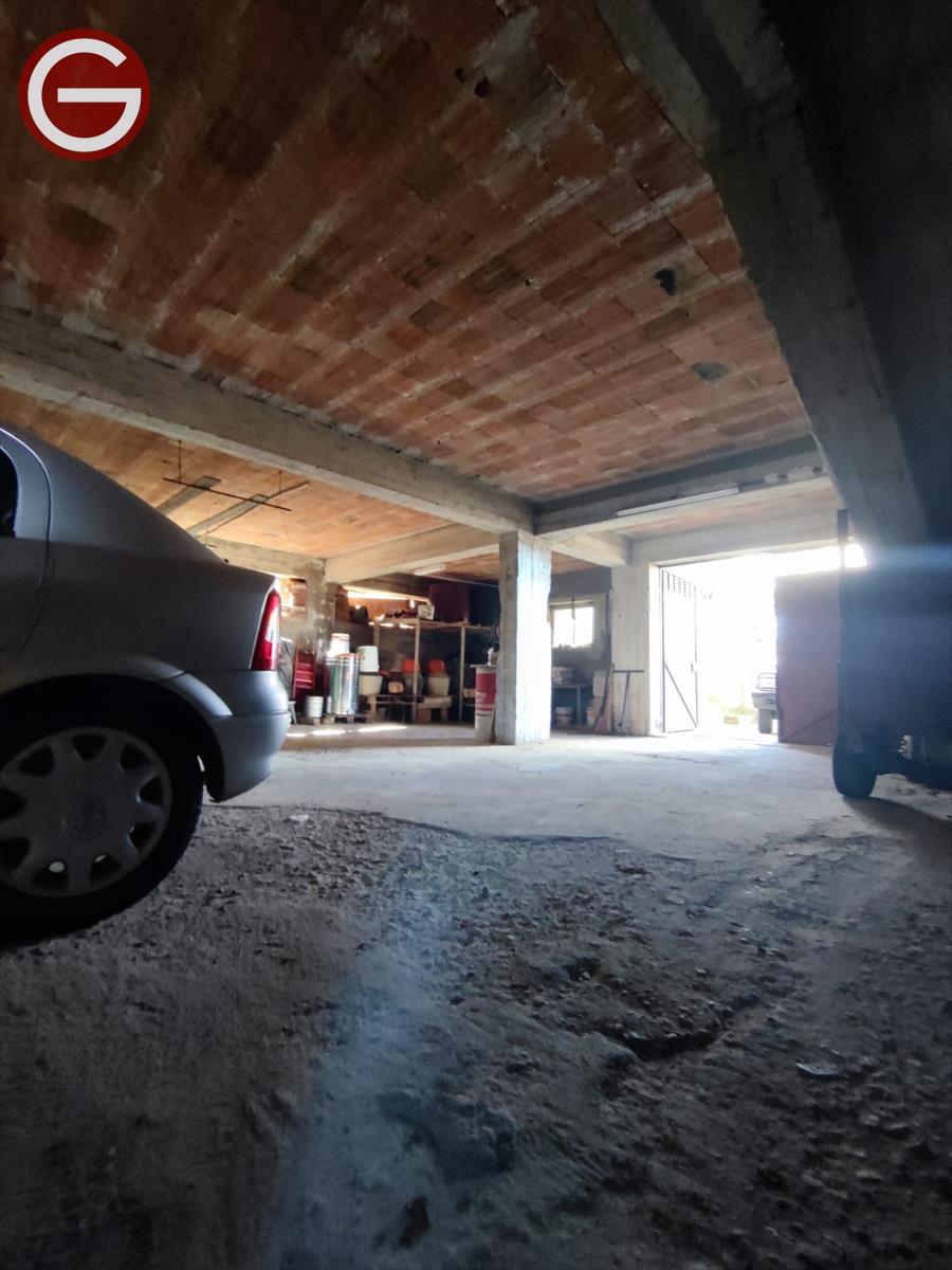 Casa indipendente con box, Cinquefrondi centrale