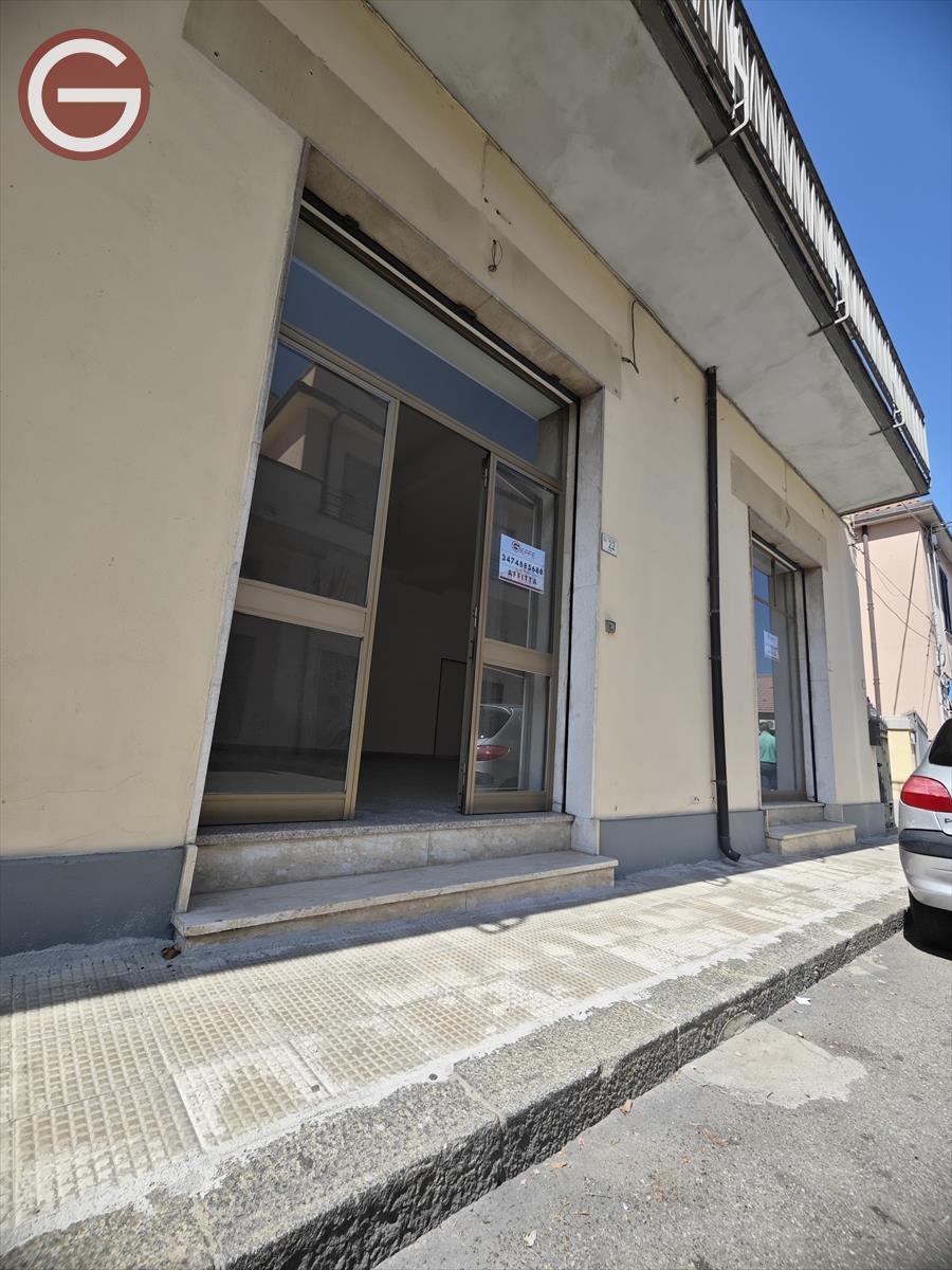 Locale commerciale in affitto, Taurianova centrale