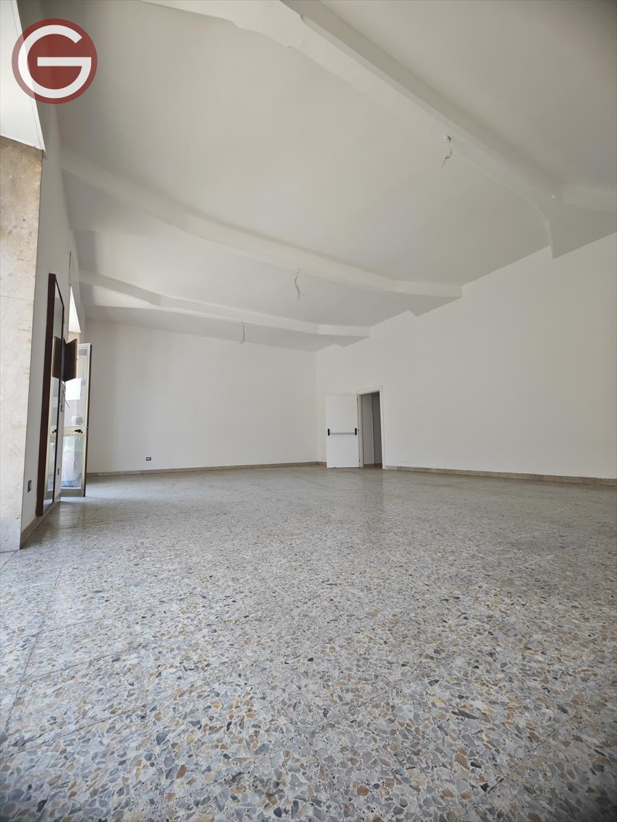 Locale commerciale in affitto, Taurianova centrale