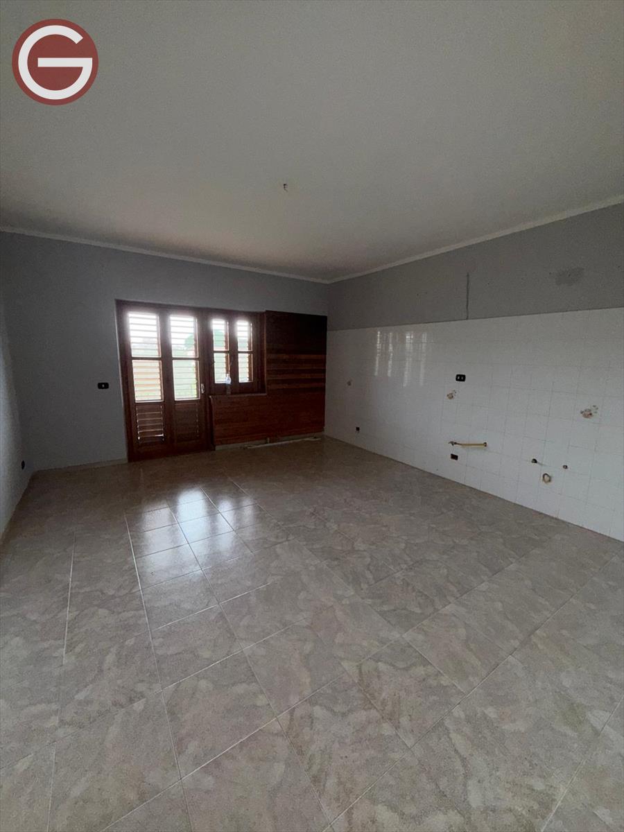 Trilocale in affitto, Taurianova semicentrale