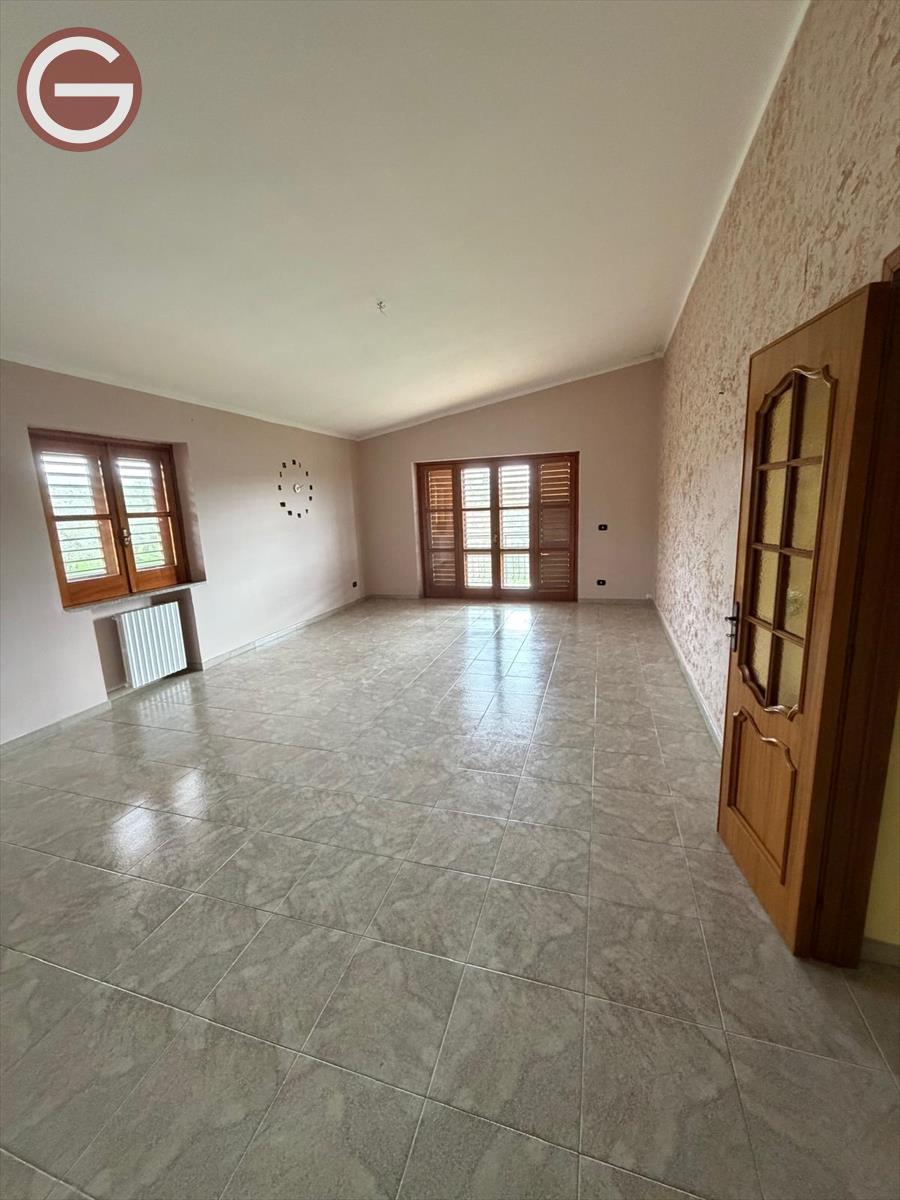 Trilocale in affitto, Taurianova semicentrale