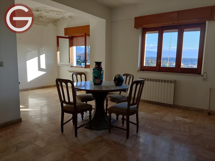 Quadrilocale da ristrutturare, Polistena centrale