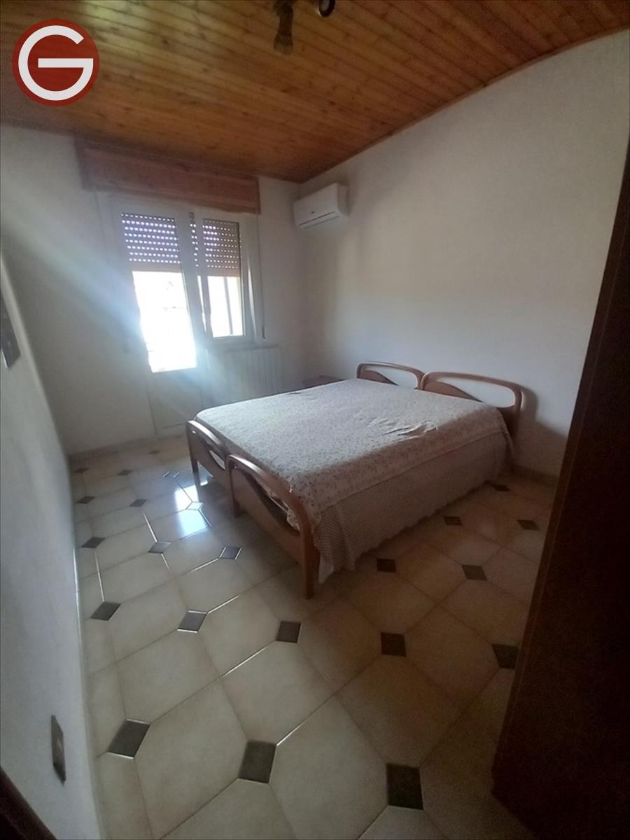 Quadrilocale con box, Cinquefrondi zona semicentrale