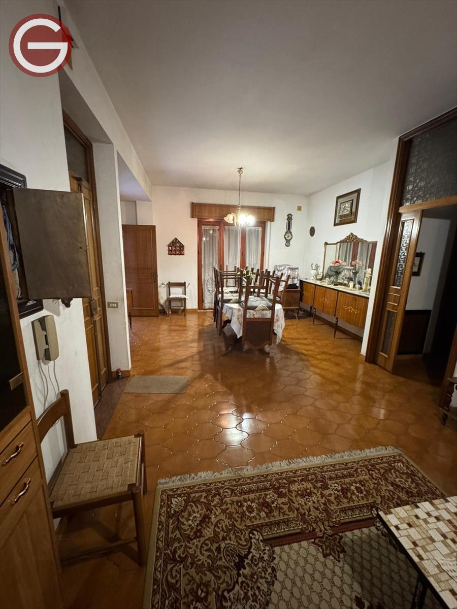 Casa indipendente con giardino, Taurianova centrale