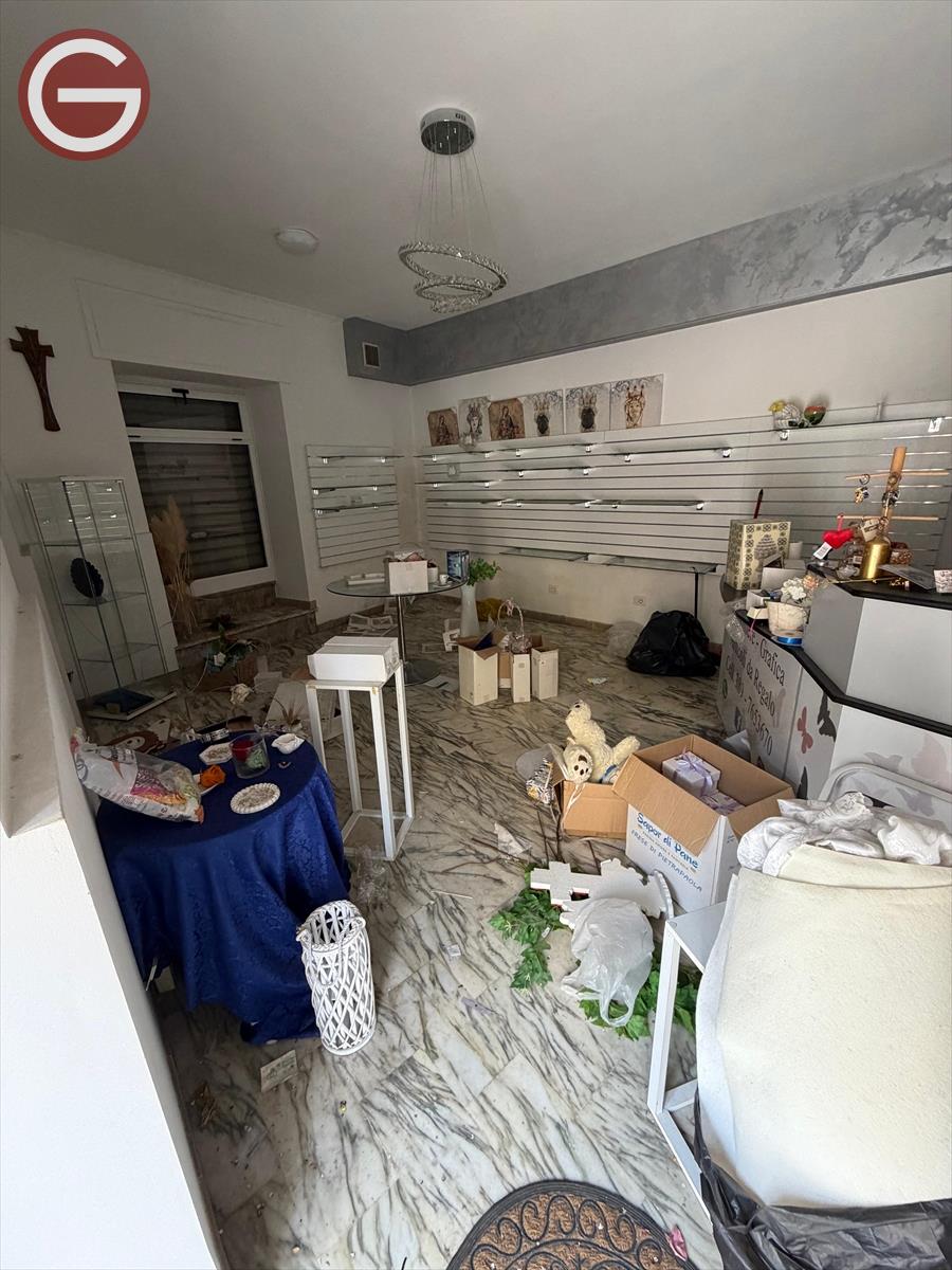 Locale commerciale in vendita, Cinquefrondi centrale