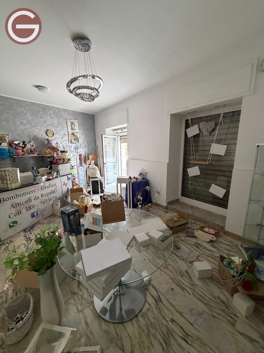 Locale commerciale in vendita, Cinquefrondi centrale