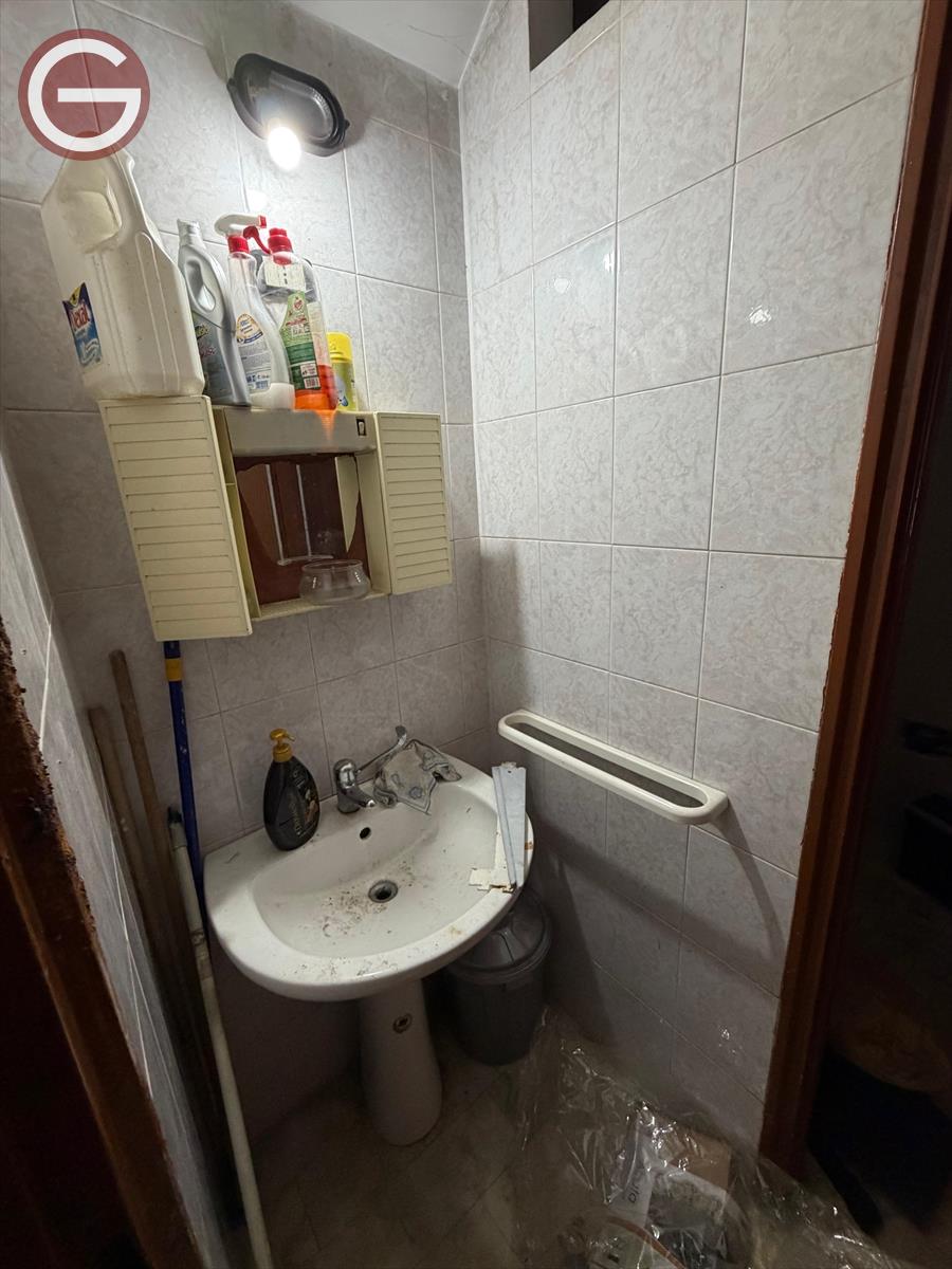 Locale commerciale in vendita, Cinquefrondi centrale