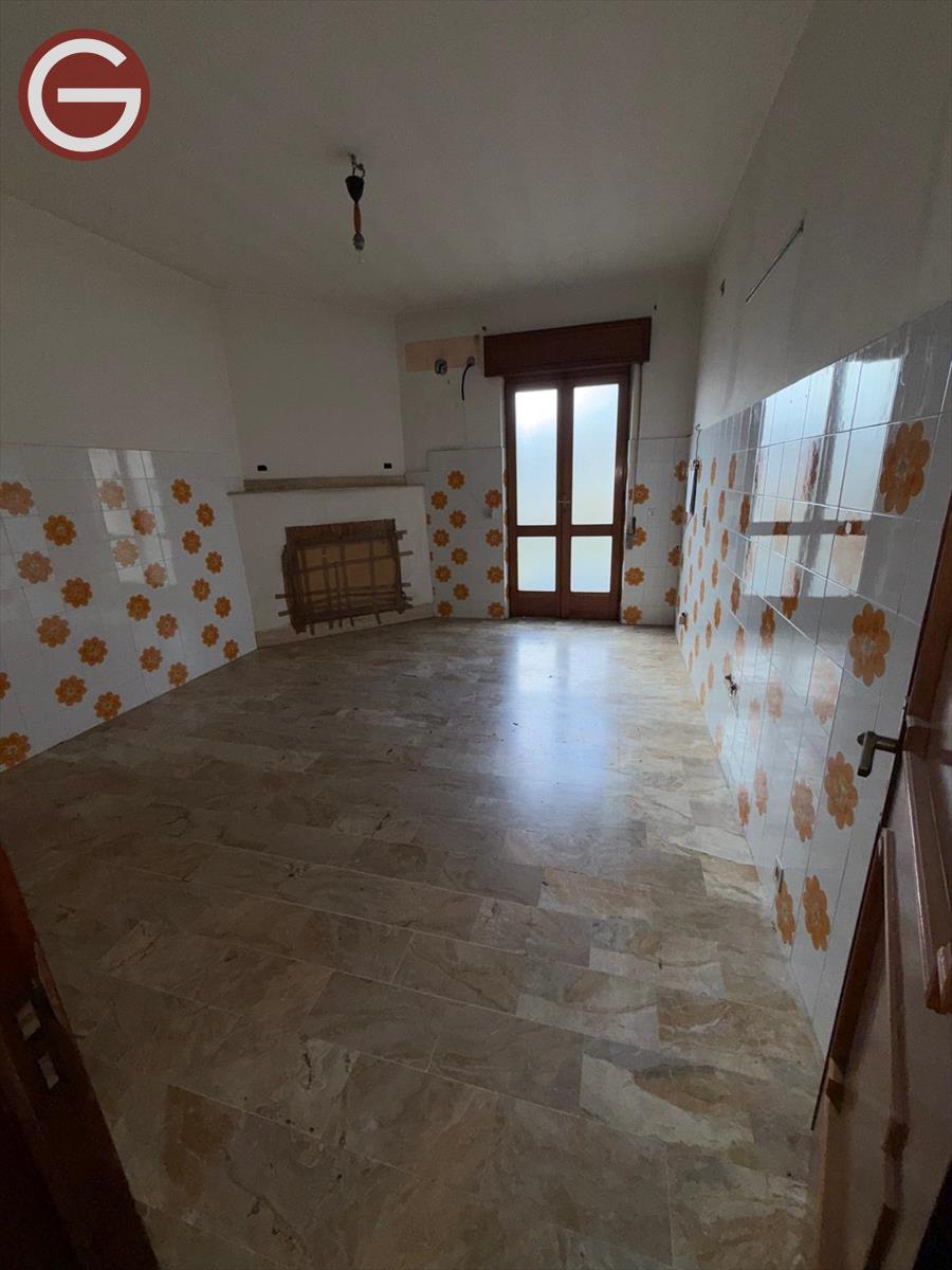 Casa indipendente con giardino, Taurianova semicentrale