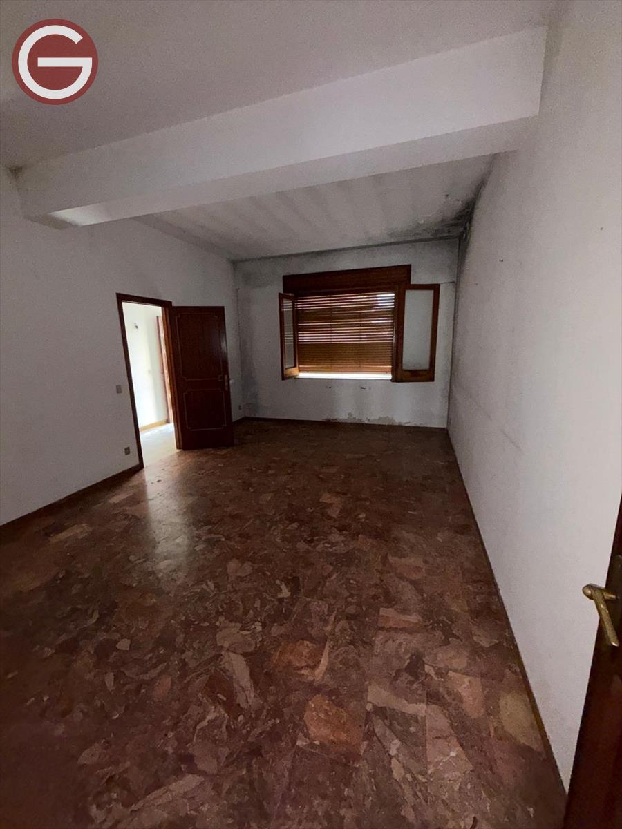 Casa indipendente con giardino, Taurianova semicentrale