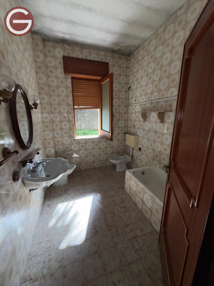 Casa indipendente con giardino, Taurianova semicentrale