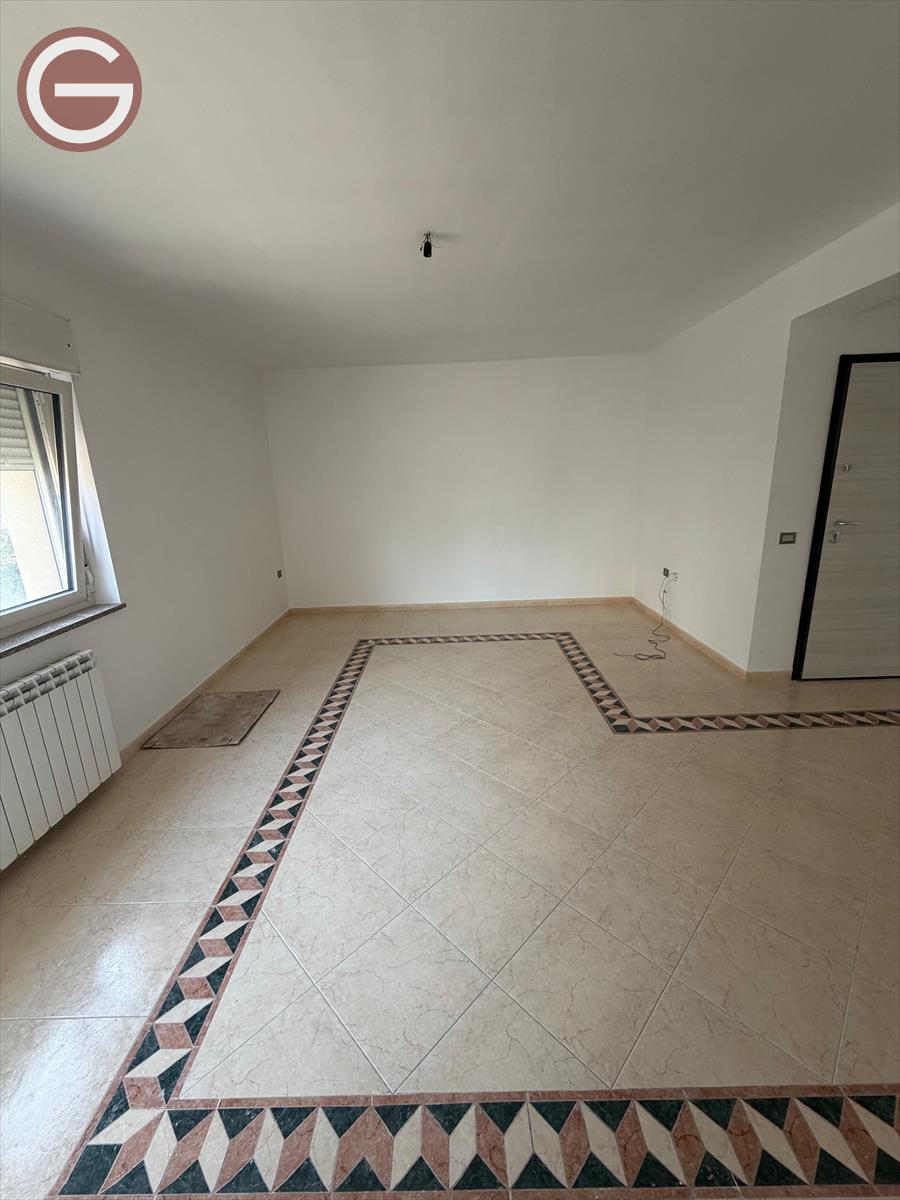 Bilocale con box, Taurianova semicentrale