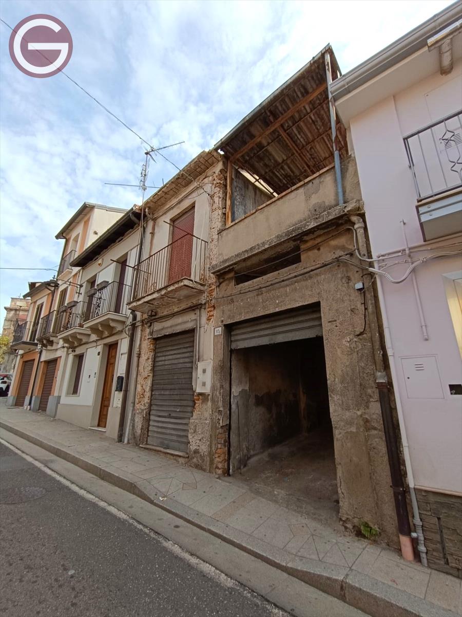 Locale commerciale da ristrutturare, Polistena centrale