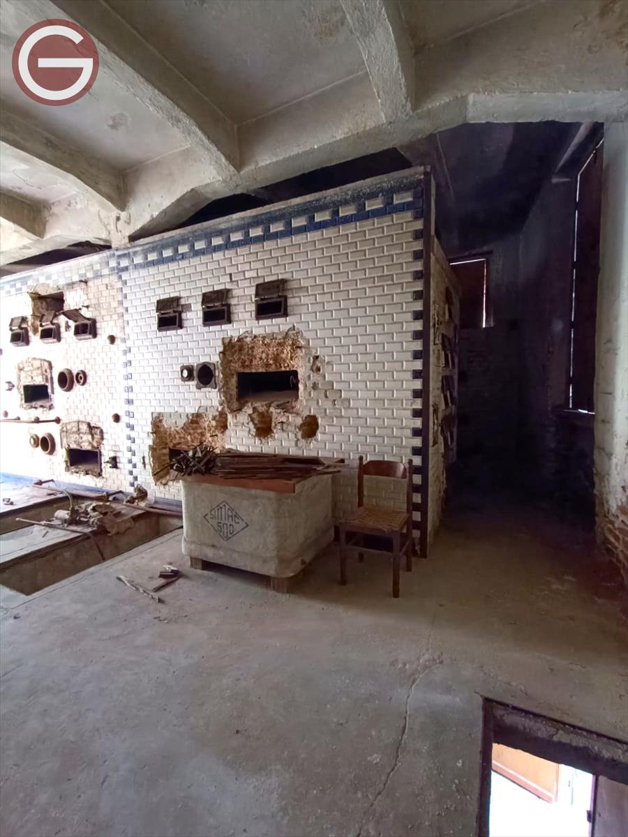 Locale commerciale da ristrutturare, Polistena centrale