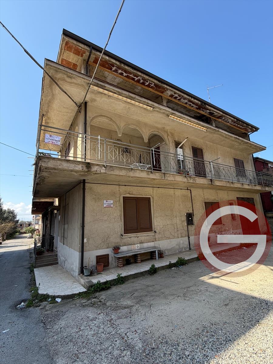 Casa indipendente con box, Melicucco zona semicentrale