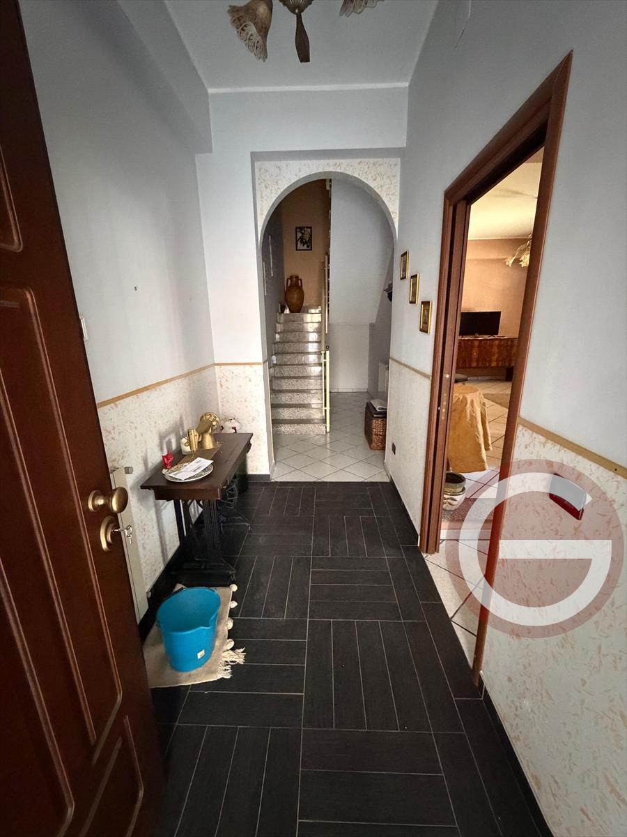 Casa indipendente con box, Melicucco zona semicentrale