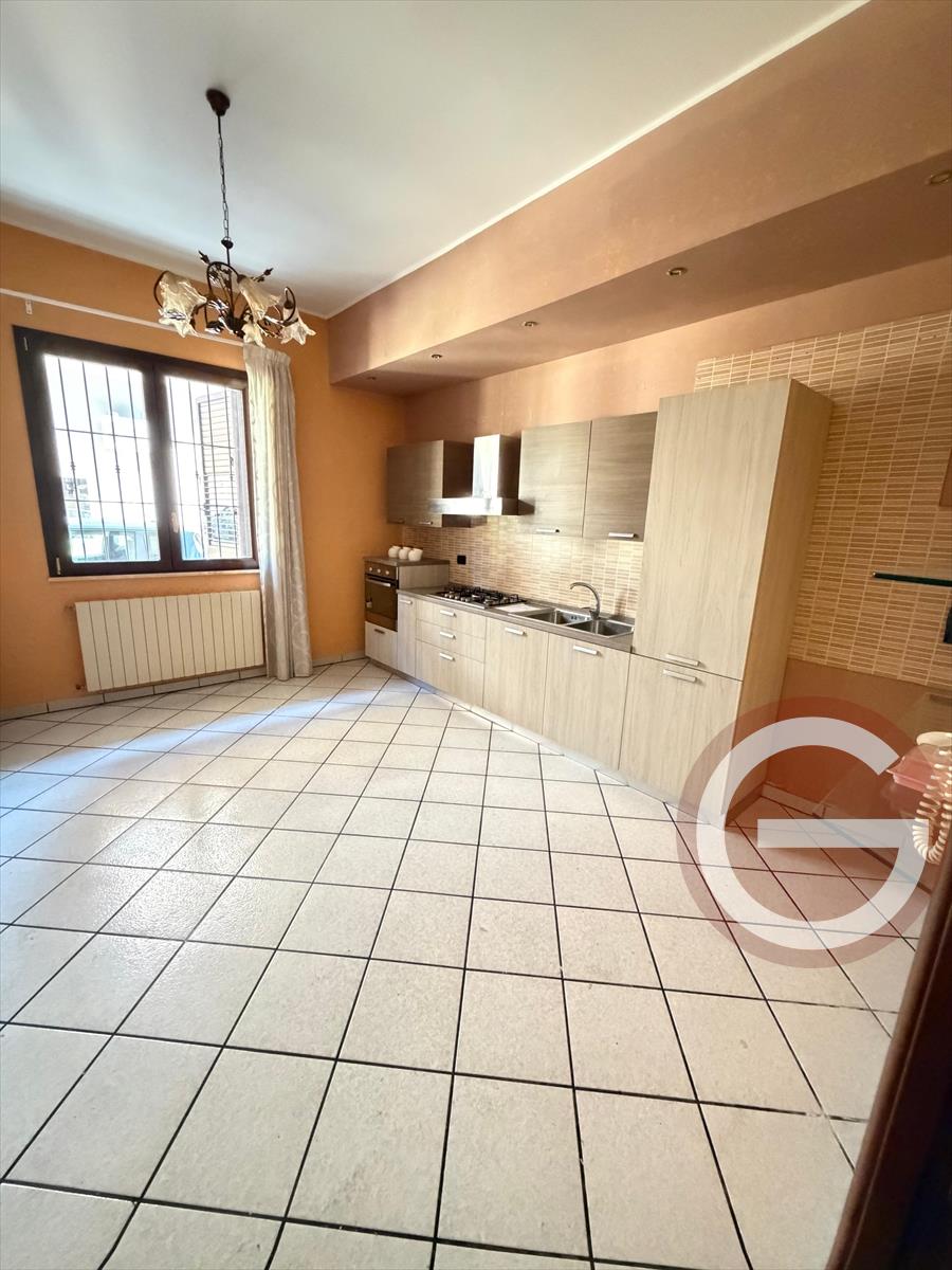 Casa indipendente con box, Melicucco zona semicentrale