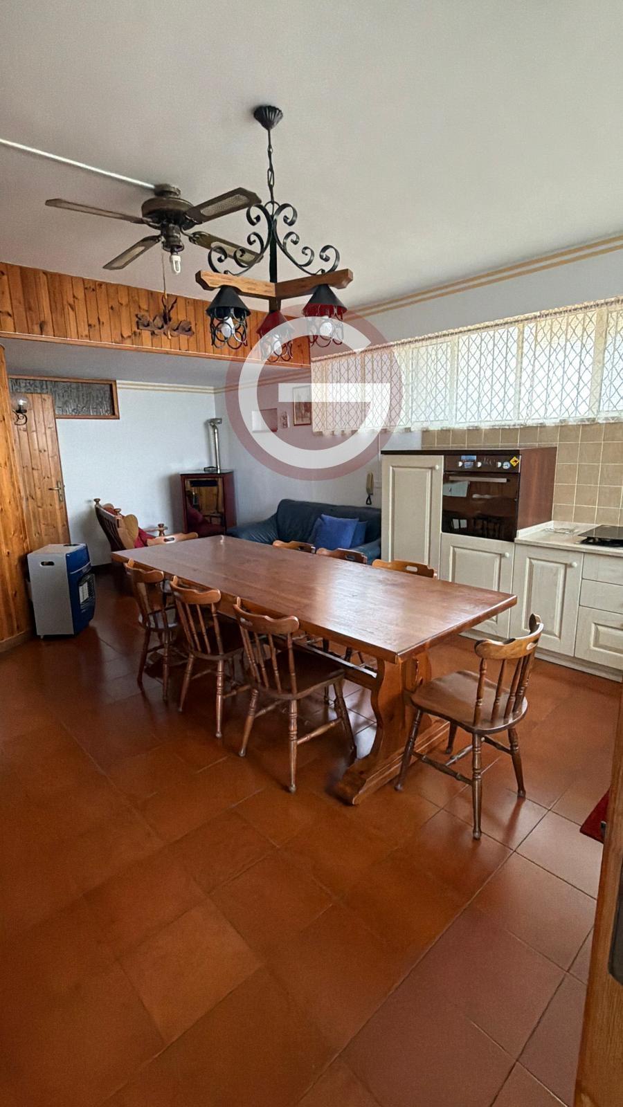 Villa con giardino, Cinquefrondi zona semicentrale