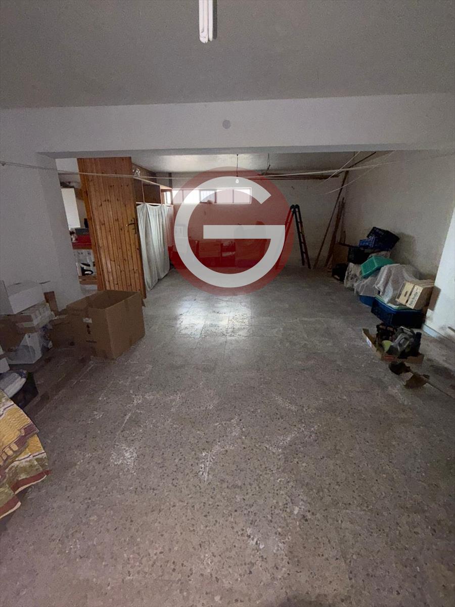 Villa con giardino, Cinquefrondi zona semicentrale