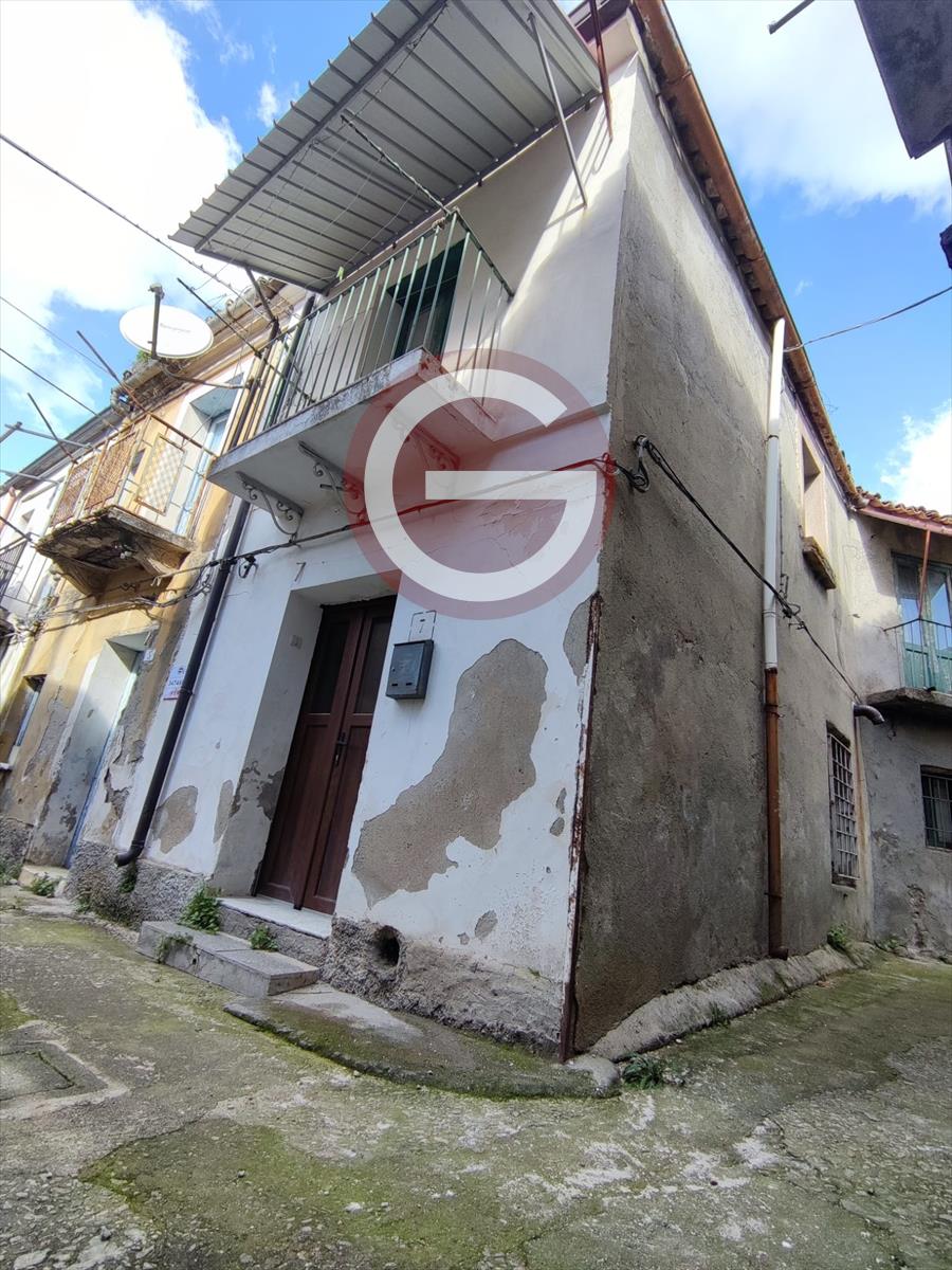 Casa indipendente da ristrutturare, Taurianova centrale