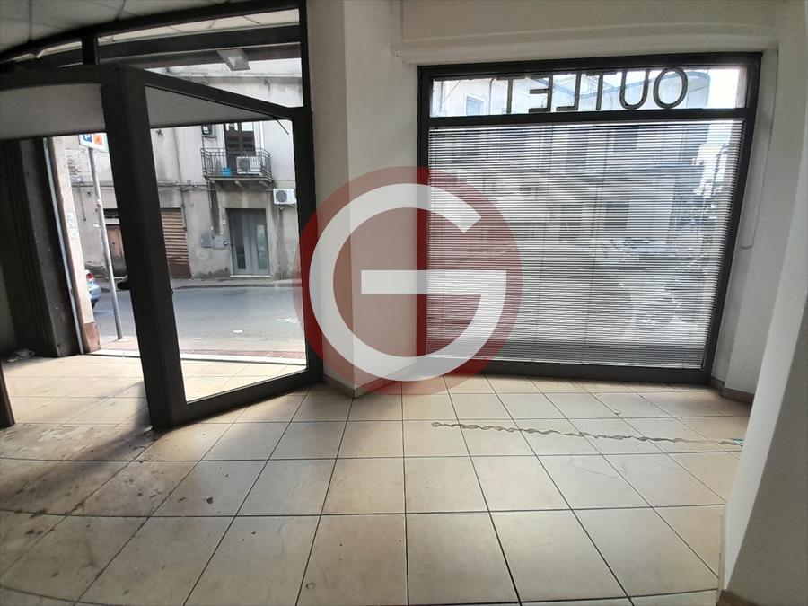 Locale commerciale in affitto, Polistena centrale