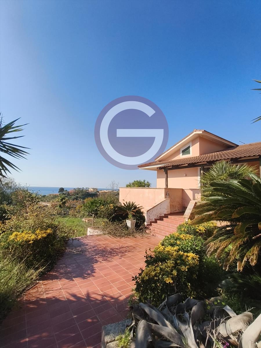 Villa con giardino, Ricadi vista mare