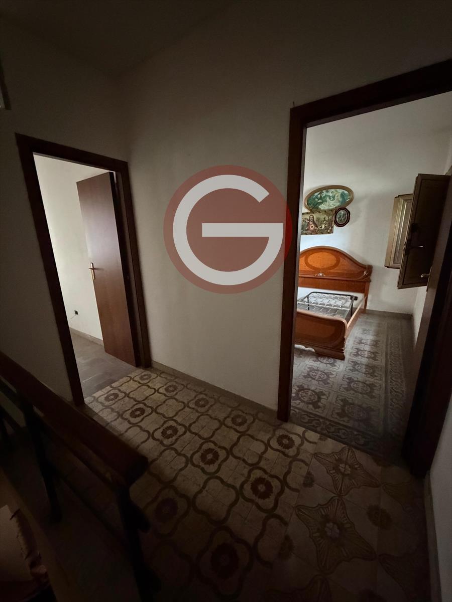 Casa indipendente con giardino, Taurianova semicentrale
