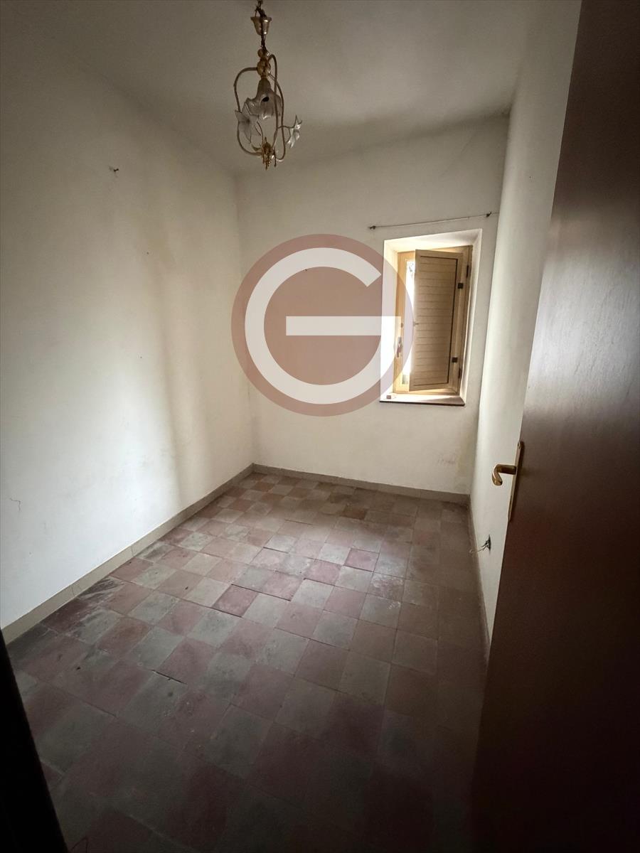 Casa indipendente con giardino, Taurianova semicentrale