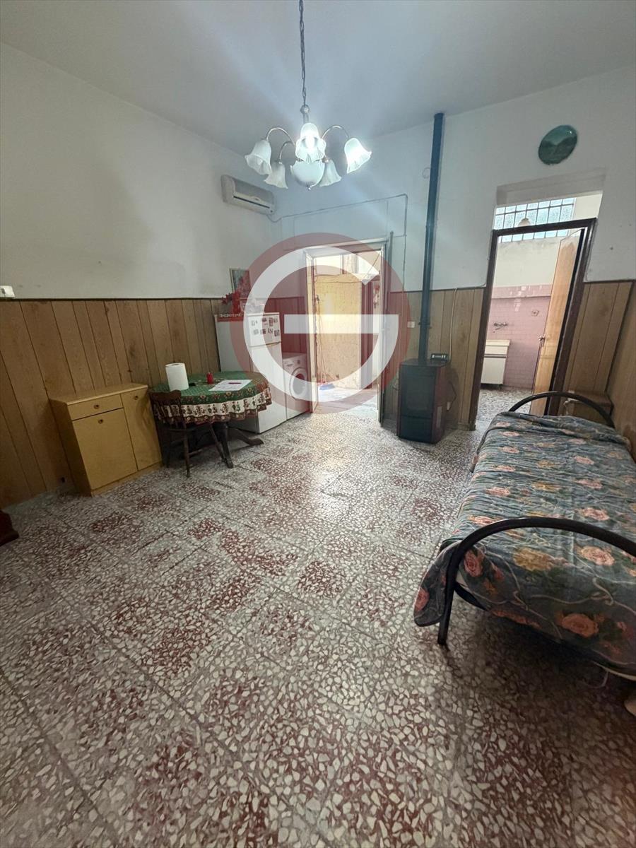 Casa indipendente con box, Melicucco zona semicentrale