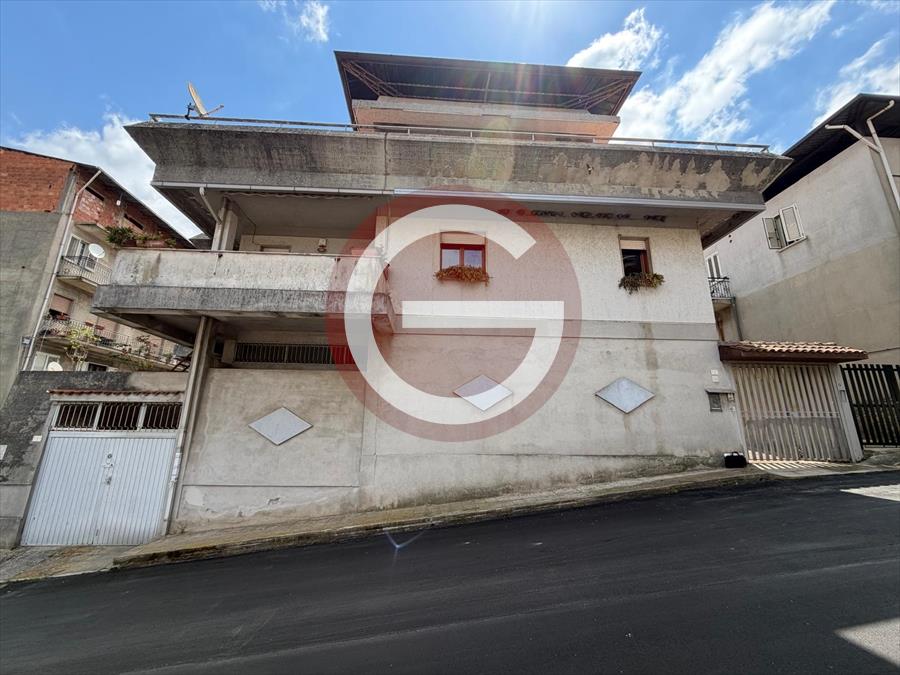 Casa indipendente con box, Cinquefrondi zona semicentrale