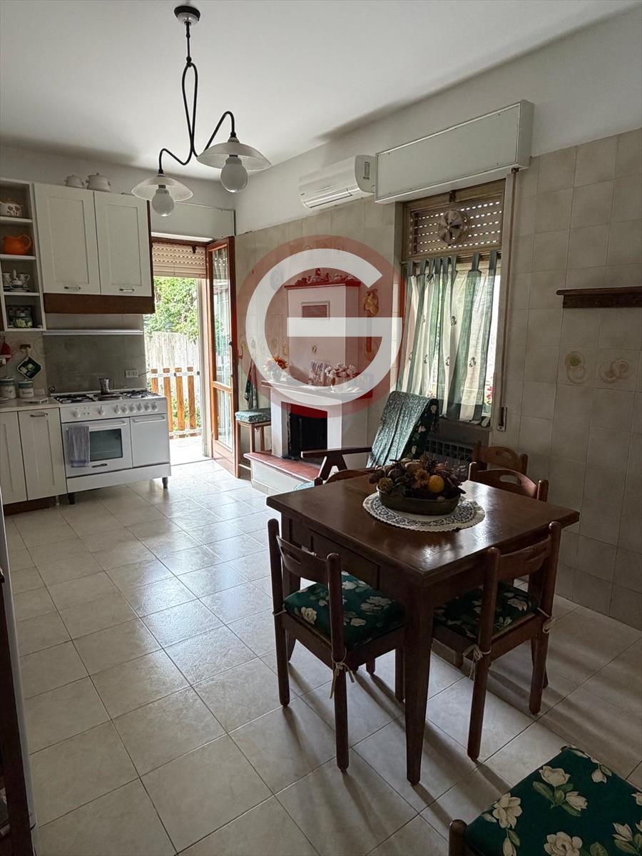 Casa indipendente con box, Cinquefrondi zona semicentrale
