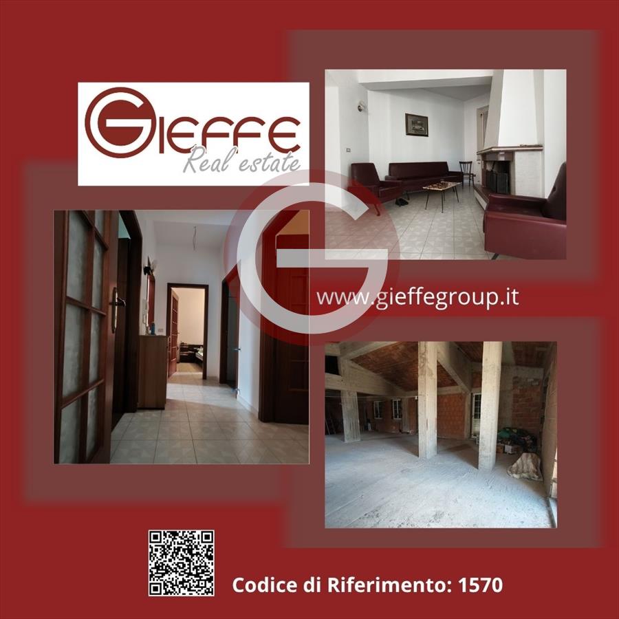Villa con giardino, Anoia zona semicentrale