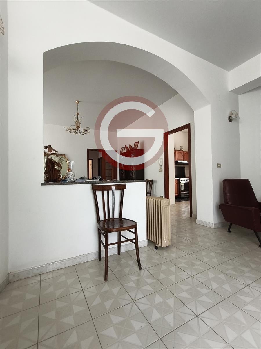 Villa con giardino, Anoia zona semicentrale