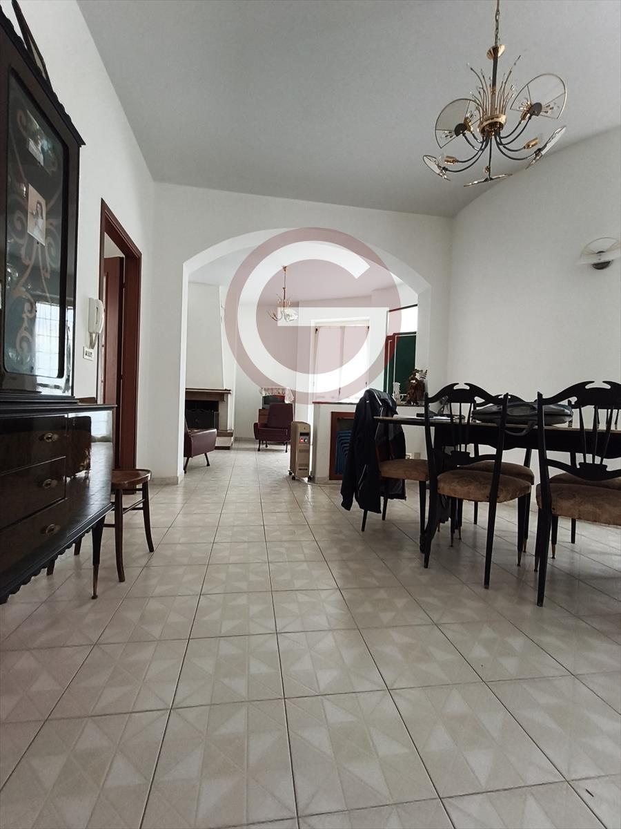 Villa con giardino, Anoia zona semicentrale