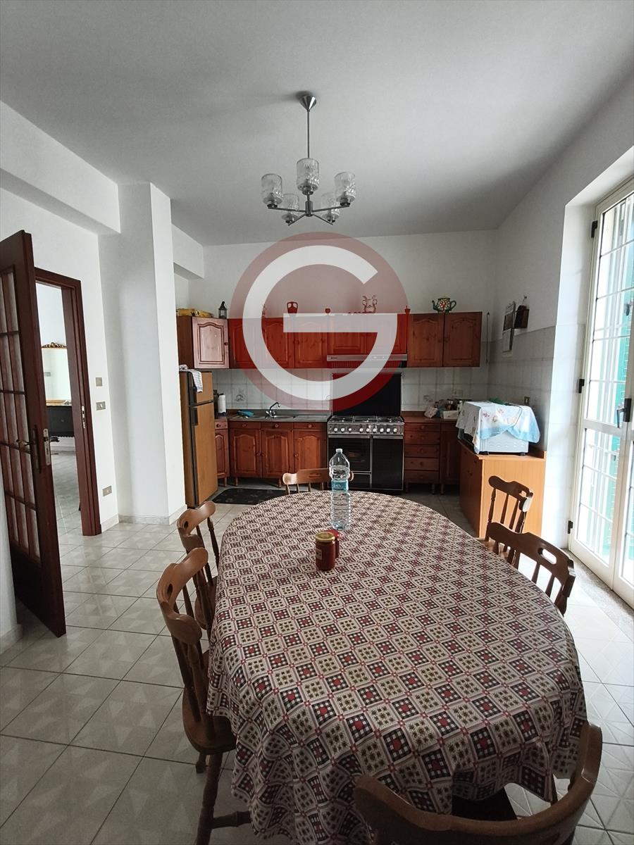 Villa con giardino, Anoia zona semicentrale