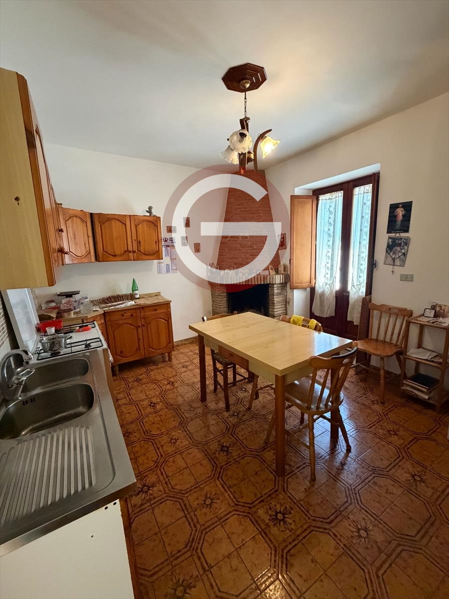 Casa indipendente con box, Taurianova semicentrale
