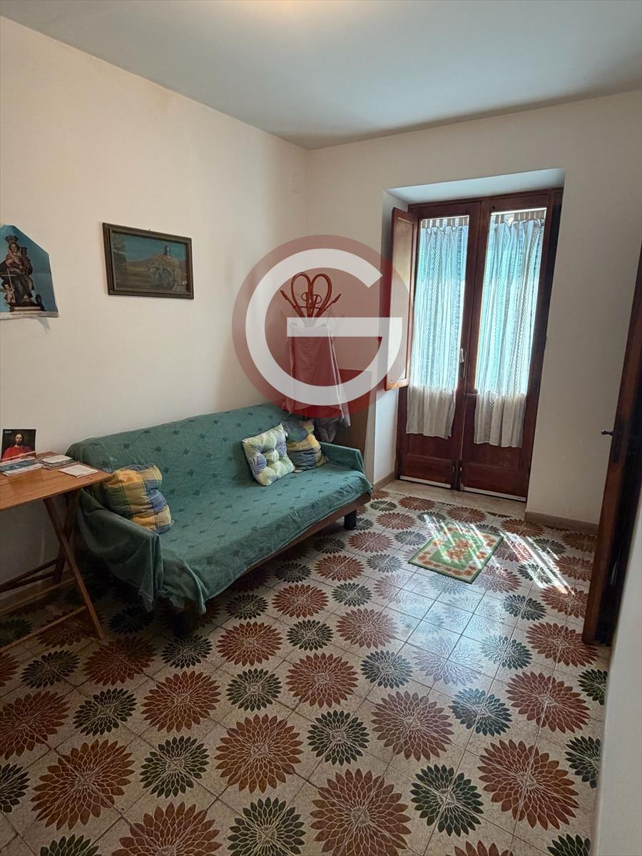 Casa indipendente con box, Taurianova semicentrale