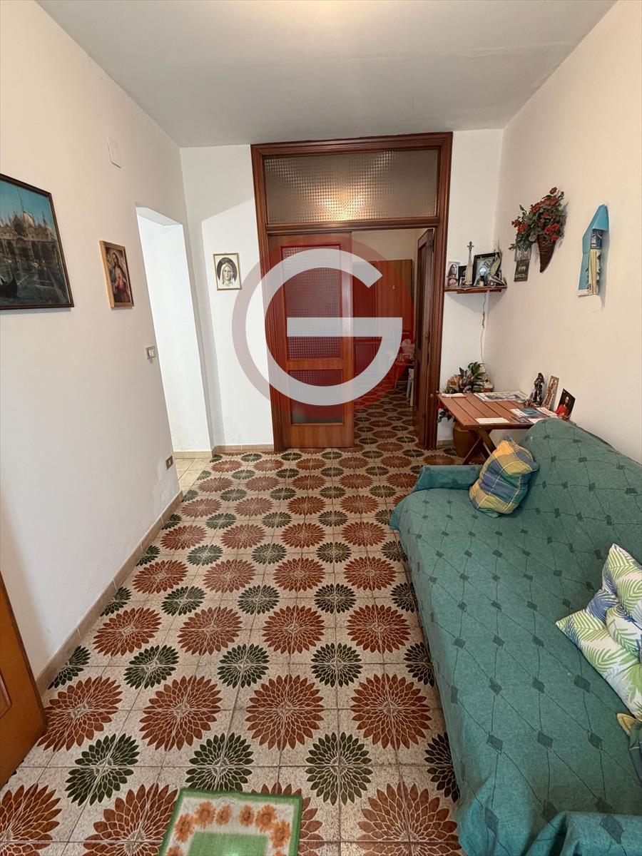 Casa indipendente con box, Taurianova semicentrale