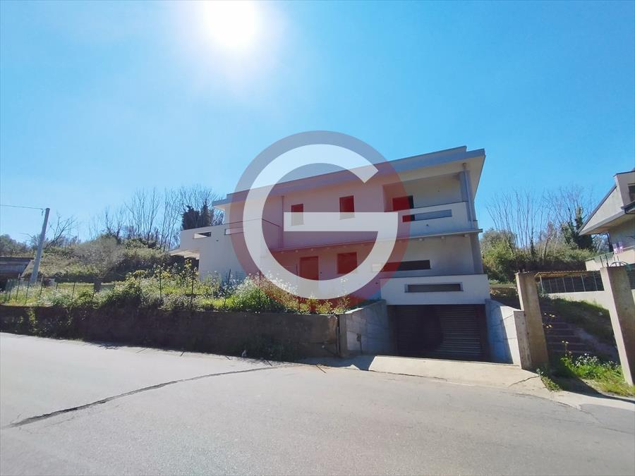 Villa con giardino, Taurianova zona semicentrale