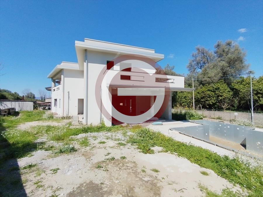 Villa con giardino, Taurianova zona semicentrale