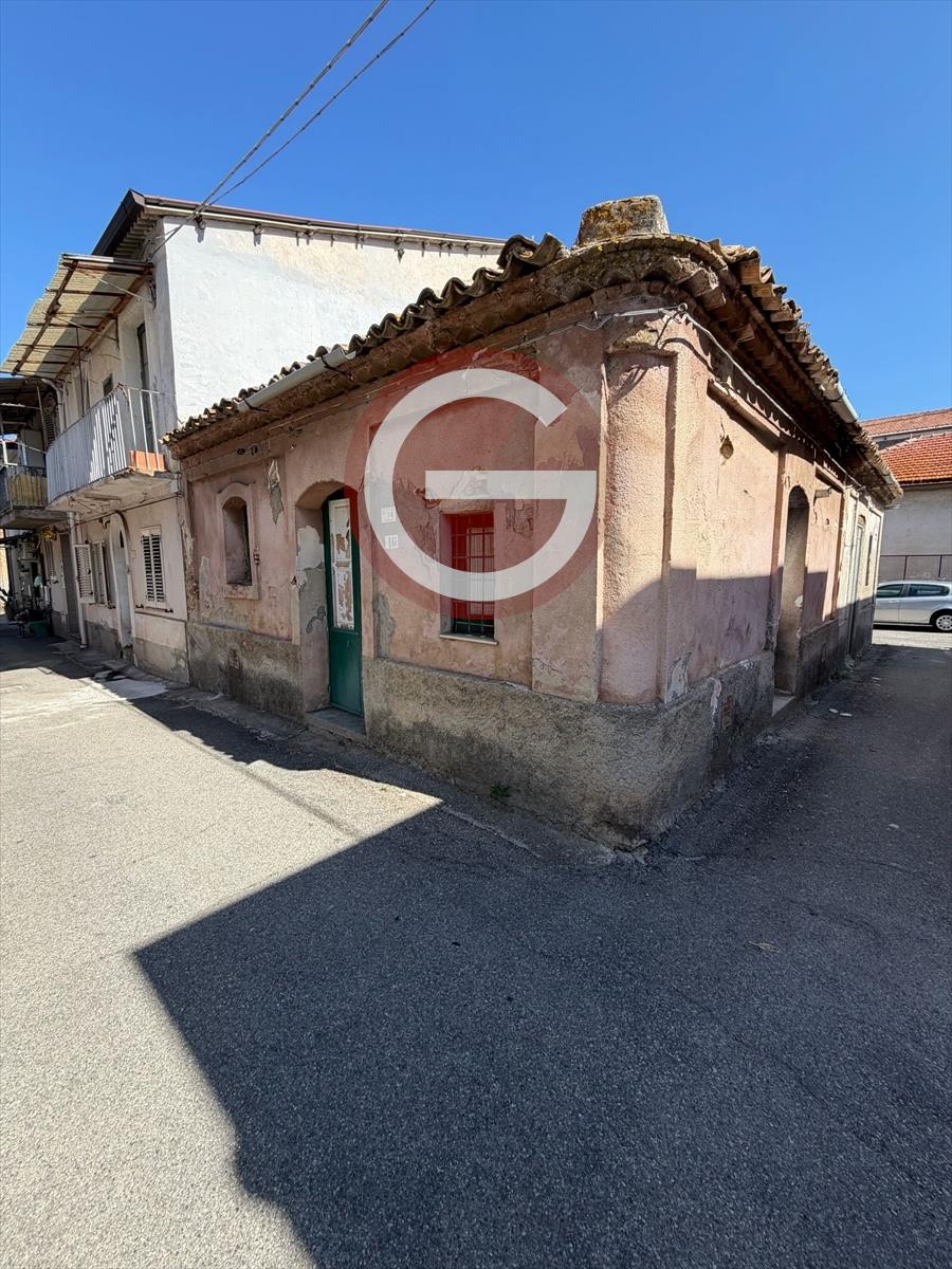 Casa indipendente da ristrutturare, Taurianova semicentrale