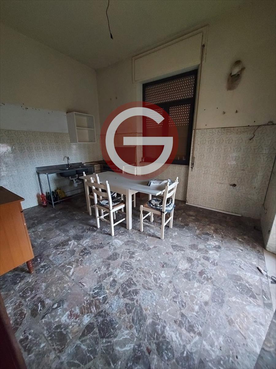 Appartamento da ristrutturare, Taurianova semicentrale