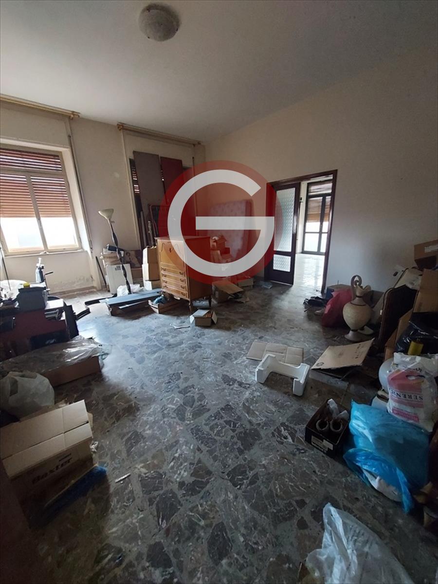 Appartamento da ristrutturare, Taurianova semicentrale